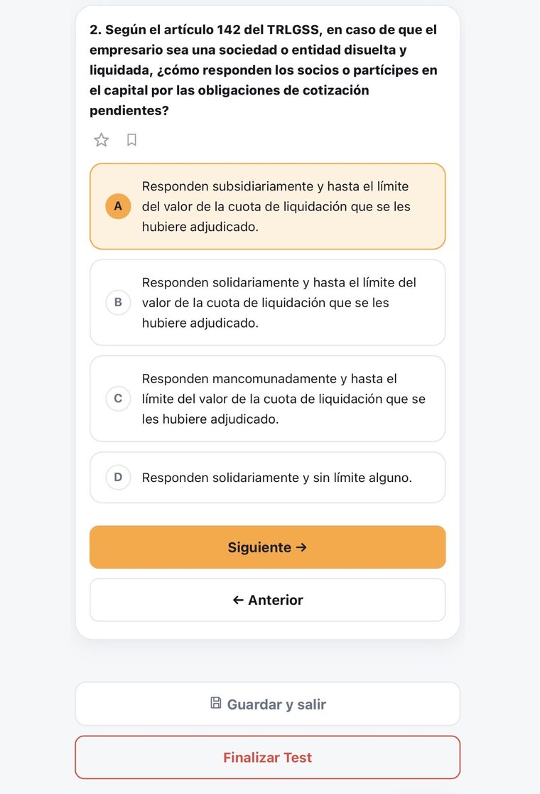 Captura de una pregunta de test con la estrella de favoritos y el marcador de revisión junto al enunciado